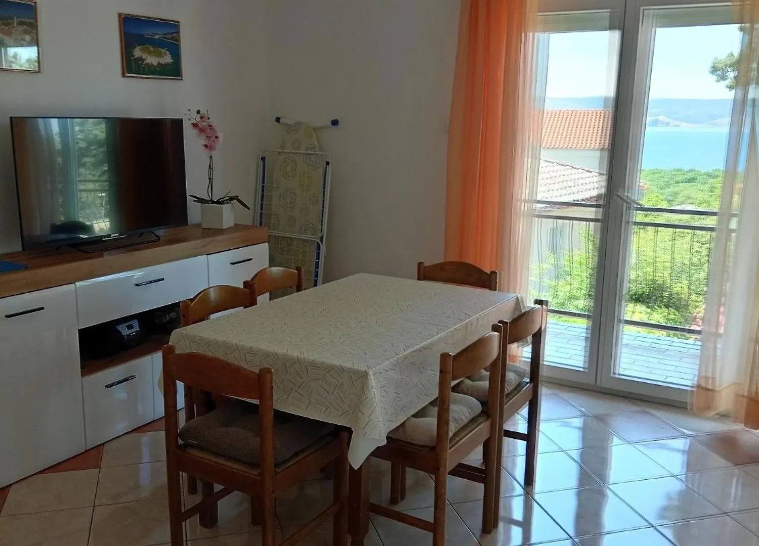 Apartments with a parking space Novi Vinodolski - 2416